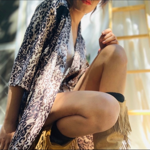 Stunning Leopard Robe - Picture 2 of 3